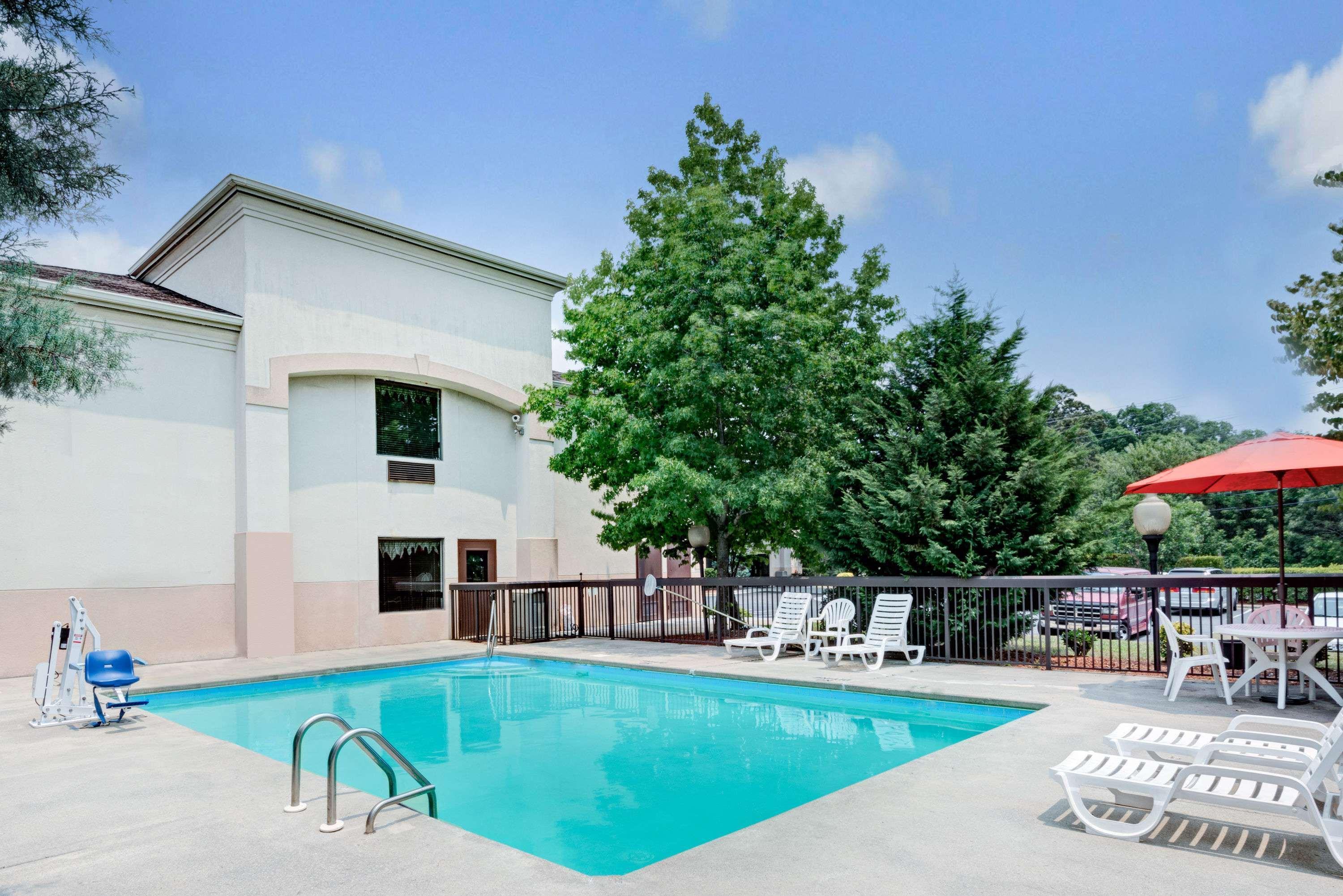 Days Inn By Wyndham Burlington East Haw River Exterior foto